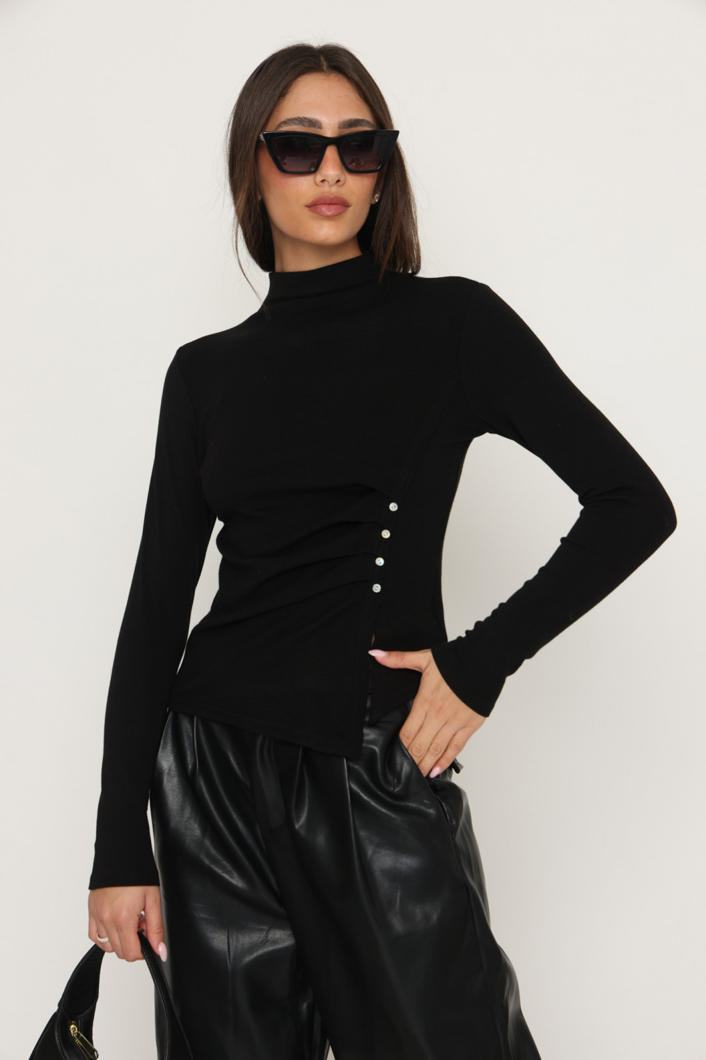 חולצה קפלים + כפתורים שסע חצי גולף