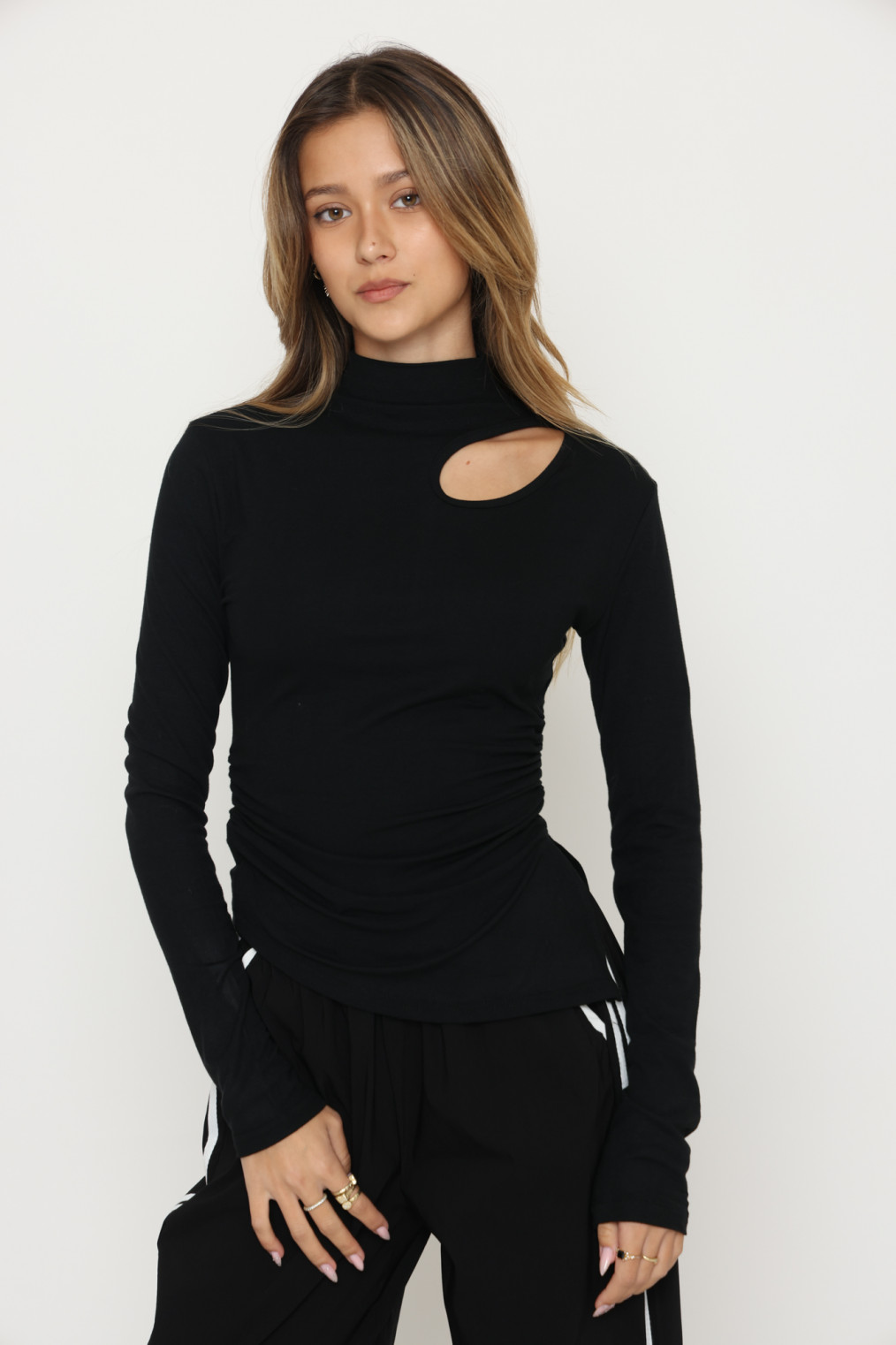 חולצה חצי גולף פתח