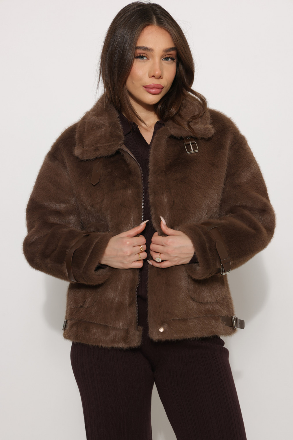 ג`קט פרווה חגורות