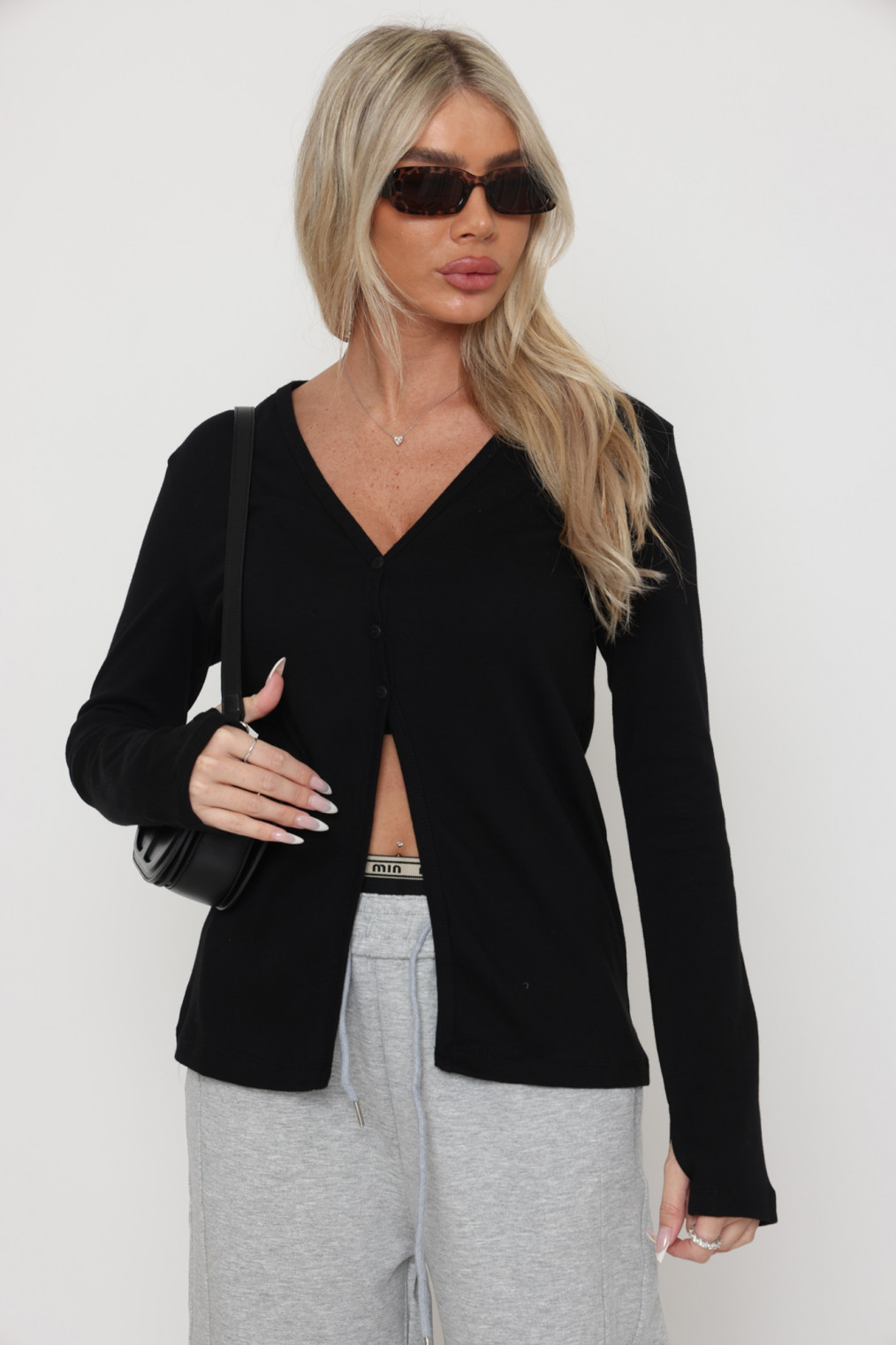 חולצה 3 כפתורים פתח בבטן