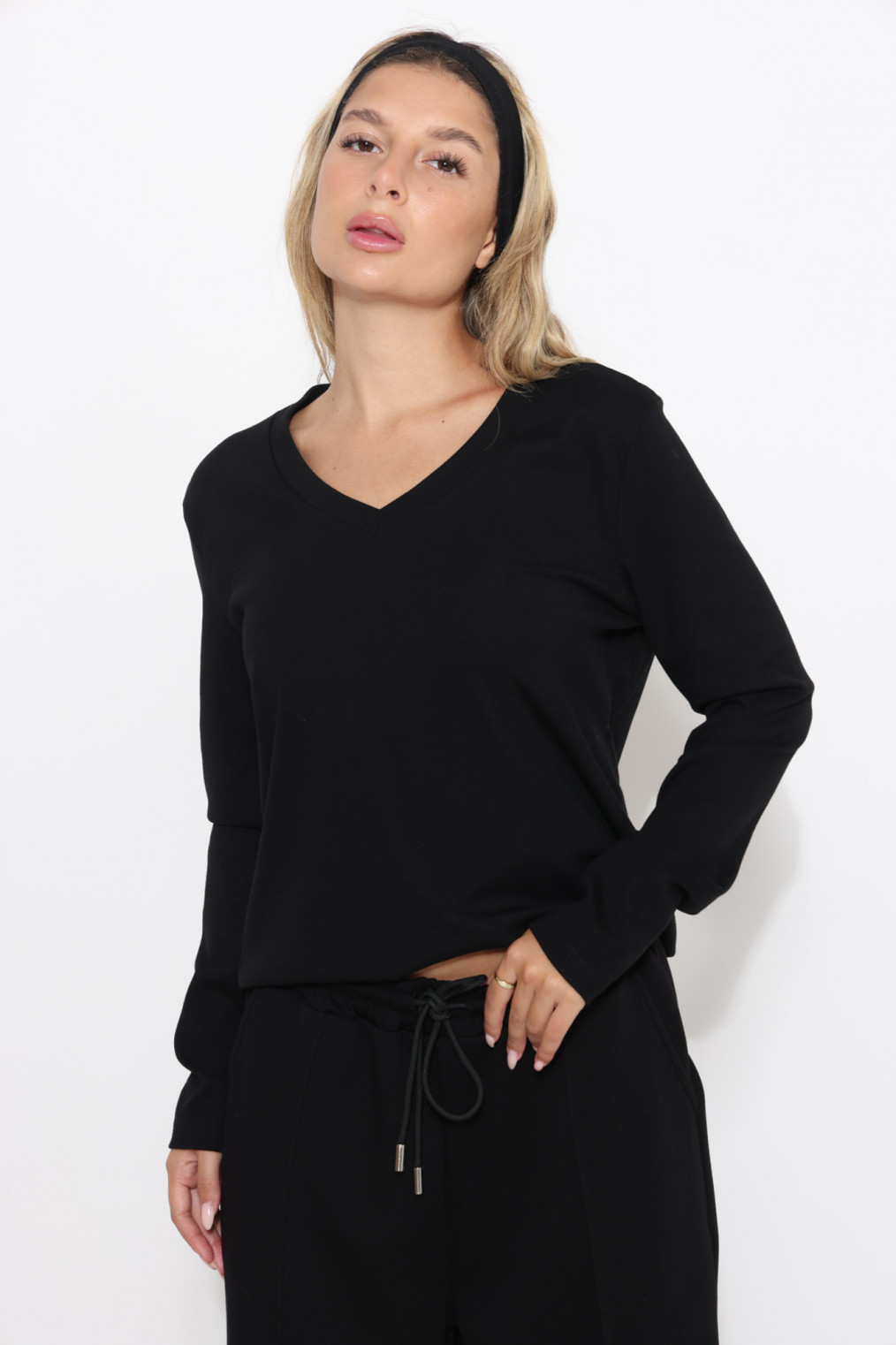 חולצה וי בייסיק