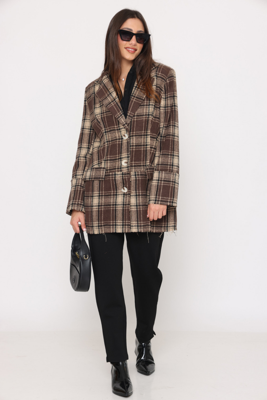 ג`קט משובץ כיסים קצר