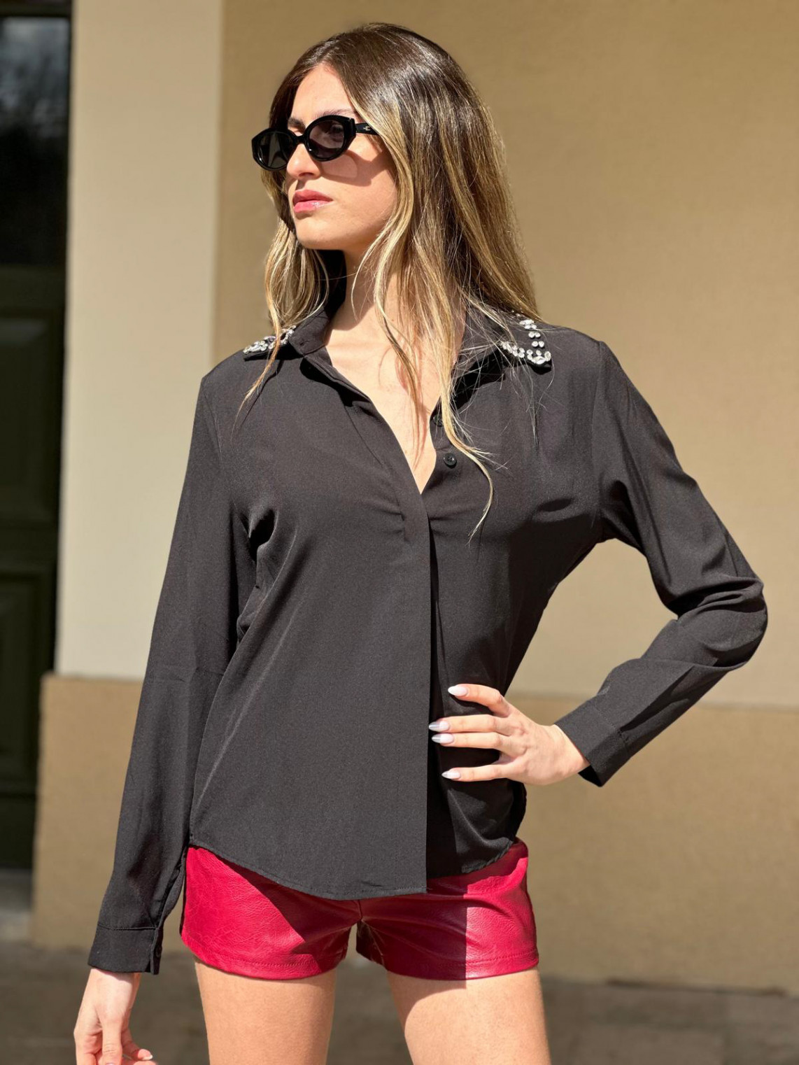 חולצה צוארון יהלומים