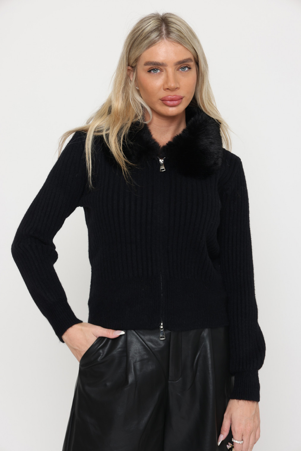 סריג רוכסן צוארון פרווה