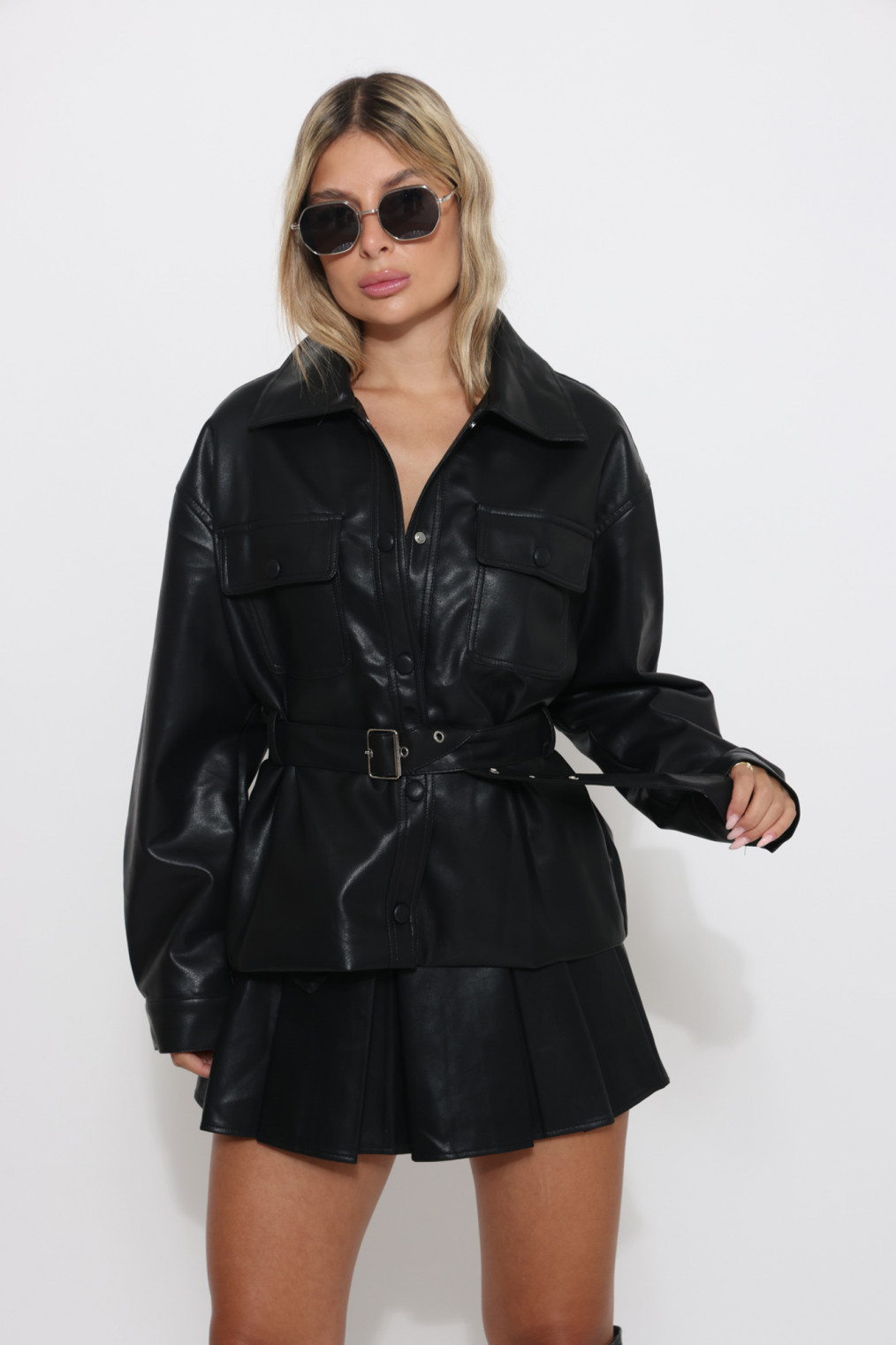 ג`קט דמוי עור + חגורה