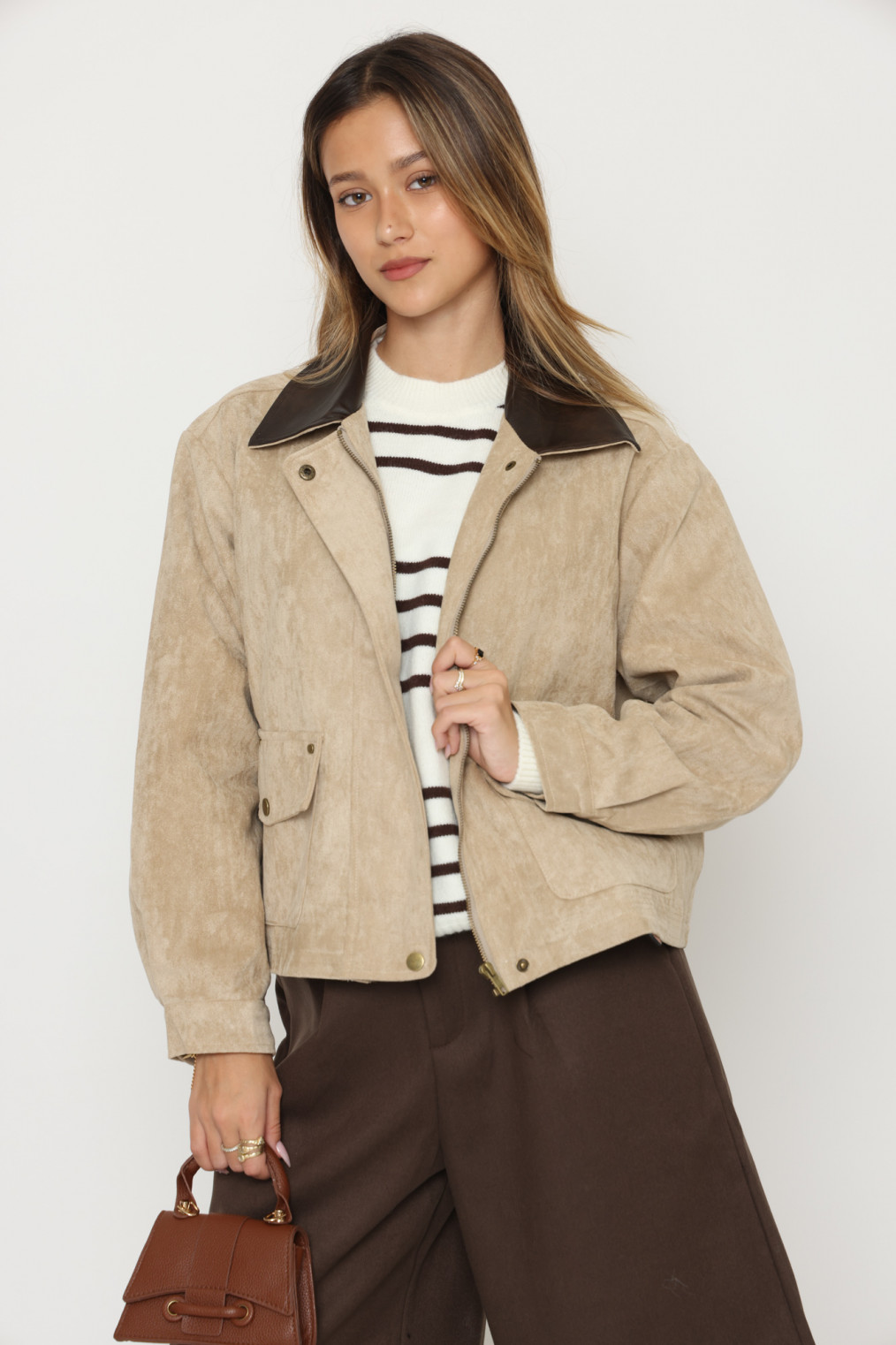 ג`קט זמש צוארון עור