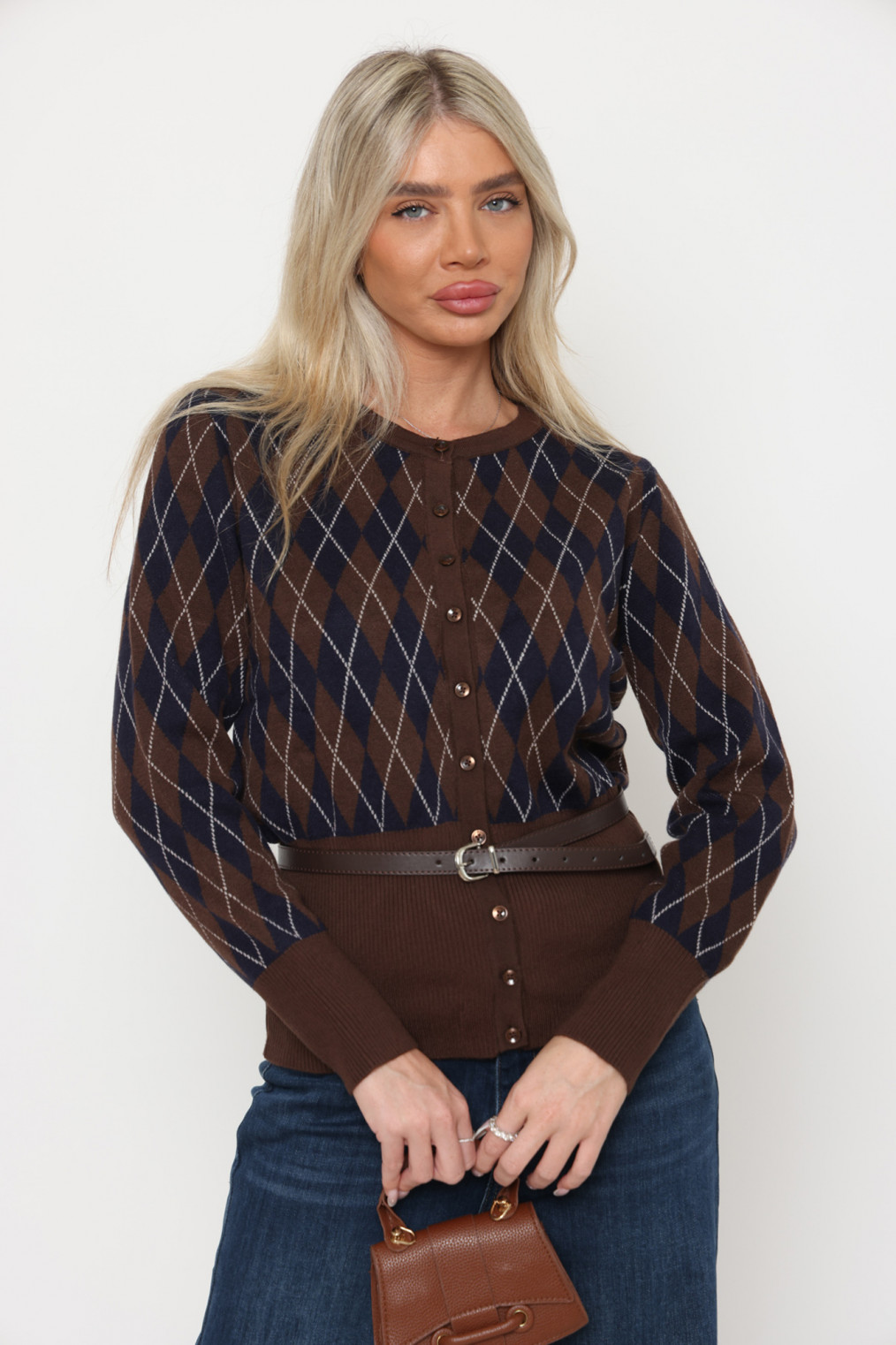 קרדיגן מעויינים כפתורים