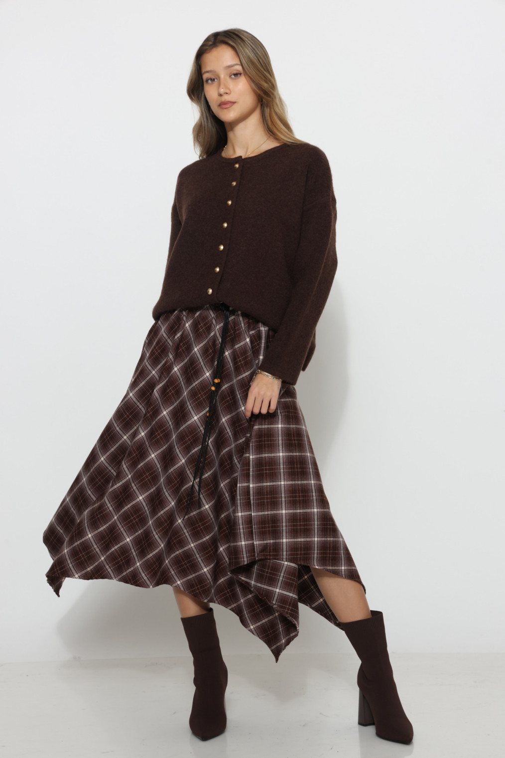 חצאית משובצת שפיצים