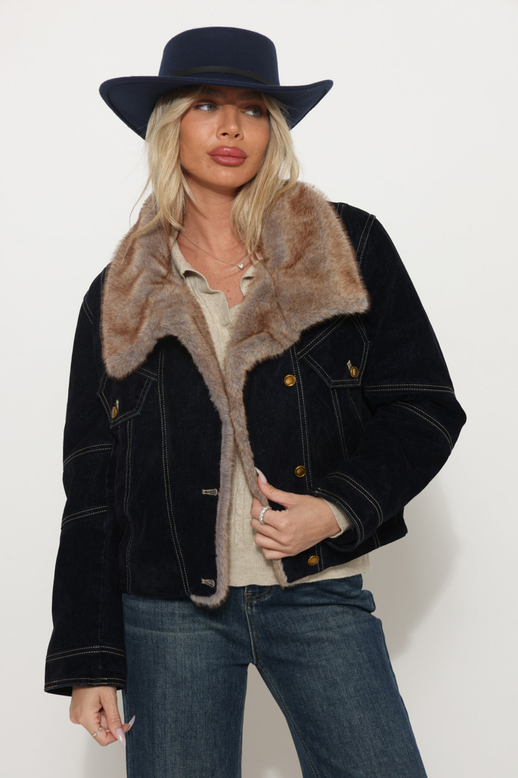 ג`קט פרווה כפתור