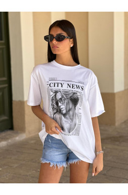 חולצה דפוס CITY פתח עגול בגב